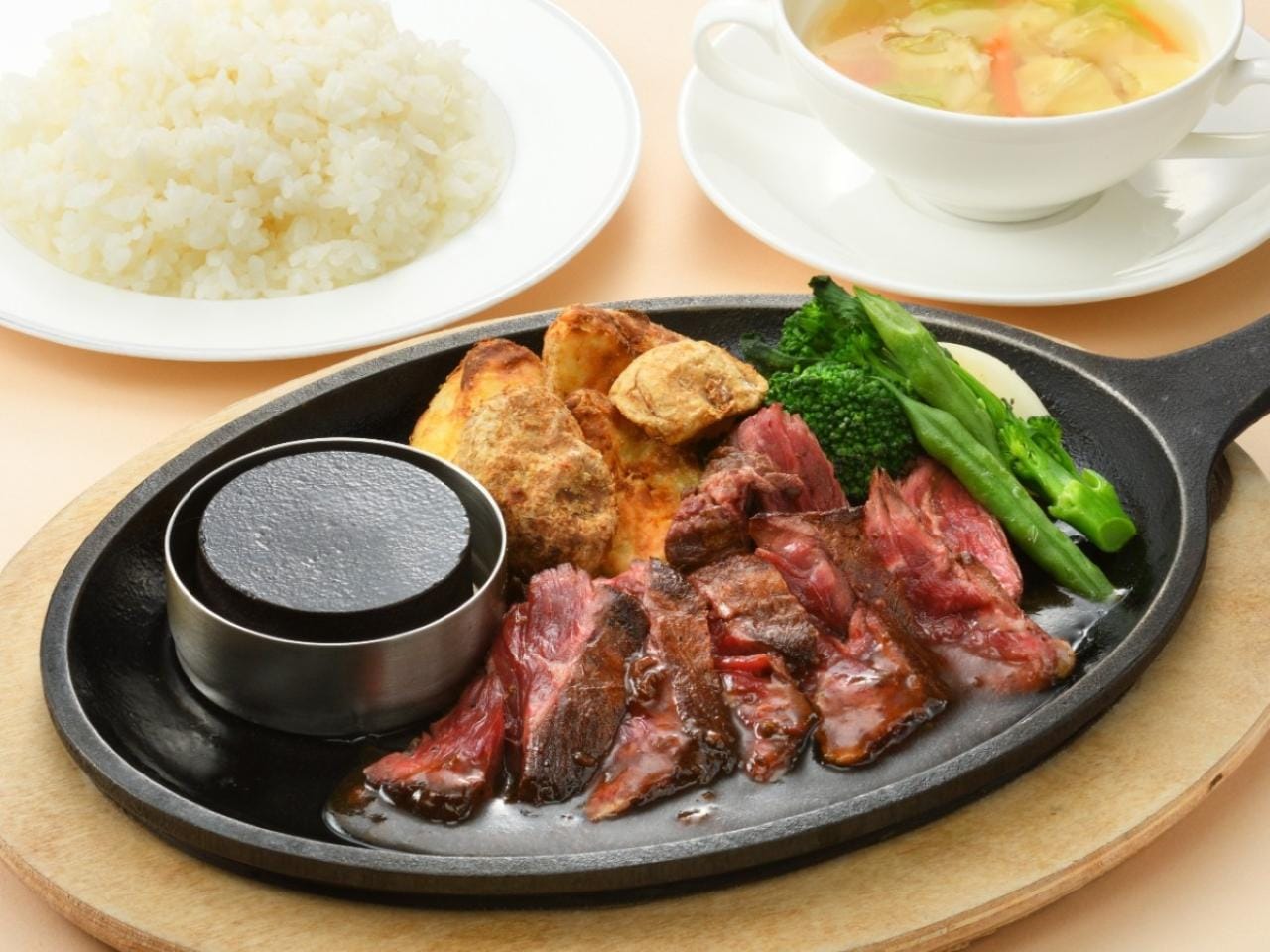 牛ハラミ鉄板焼きステーキ
