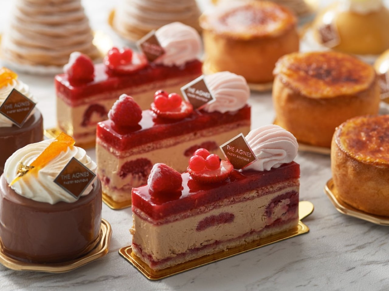＜ケーキ・お土産＞当館正面　アグネスホテル徳島1F　アグネス・ペストリーブティック