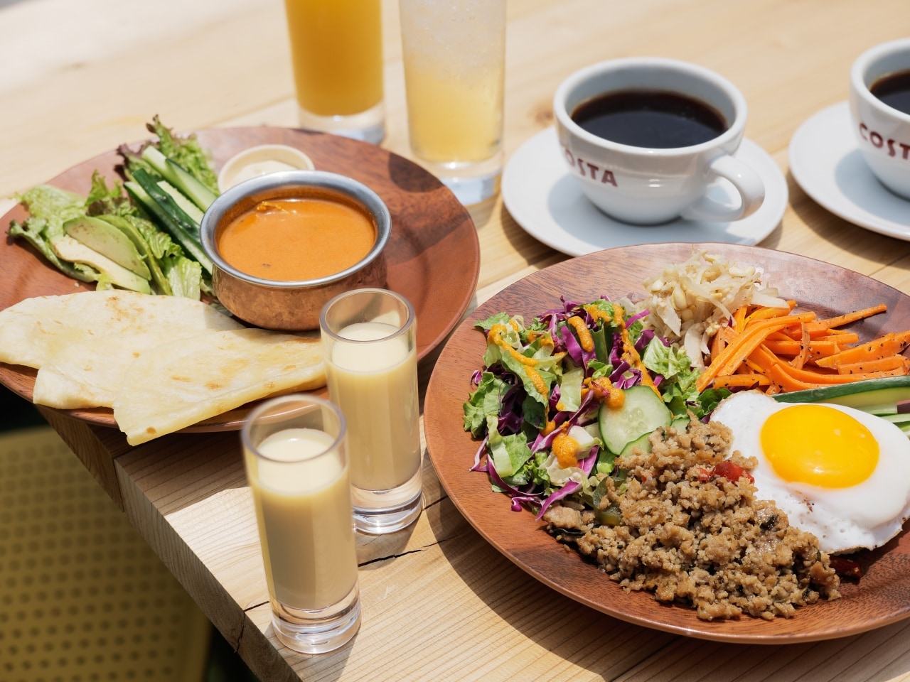 バターチキンカレーまたは和風ガパオライス