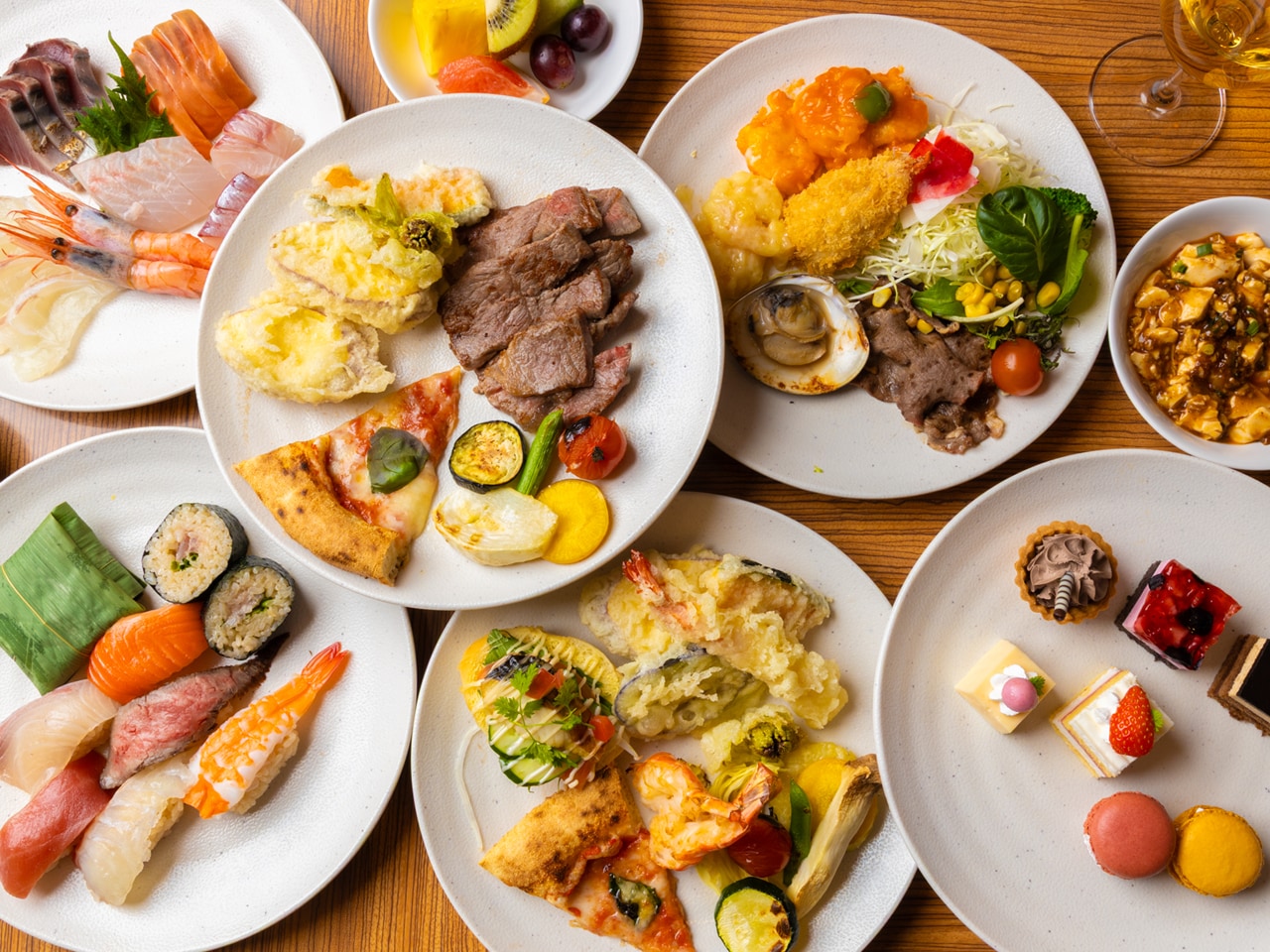 四季の味覚満載の劇場型ビュッフェ