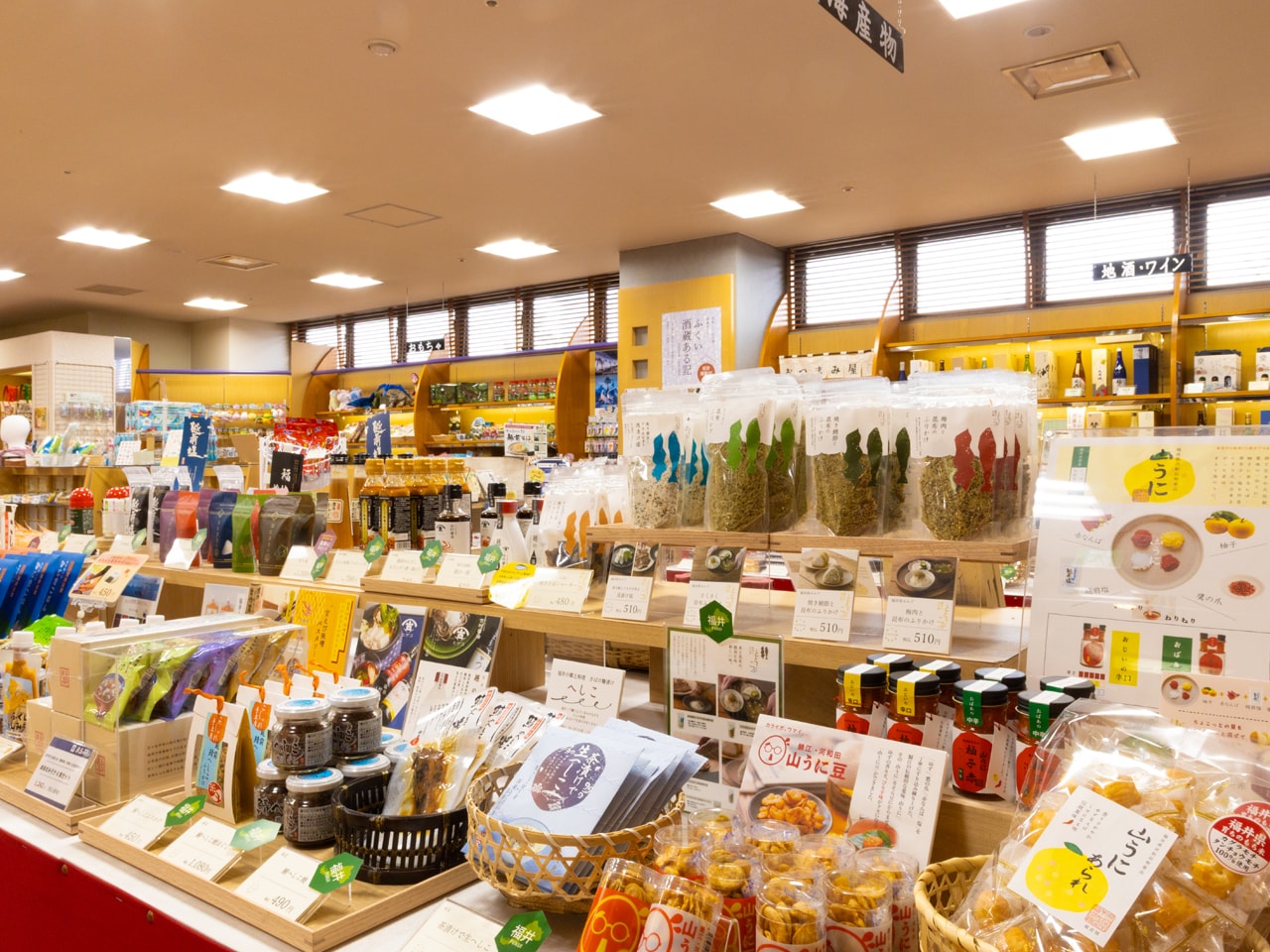 ショップ 「水と風」　オリジナルブランド「水と風」商品や、清風荘がお勧めする福井県の特産品を集めました。