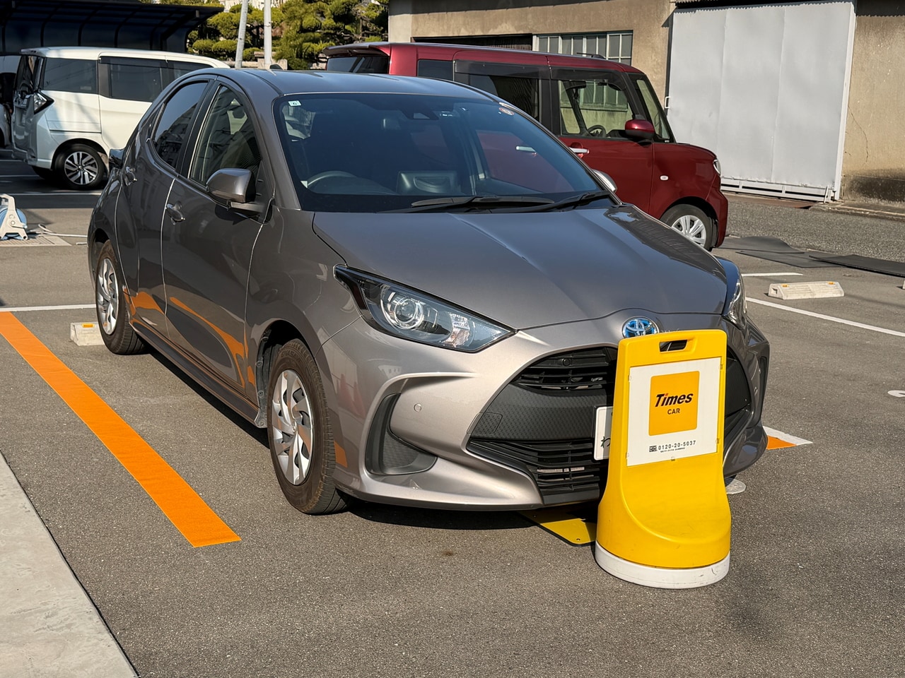 ホテル前駐車場にタイムズカーシェアを1台設置