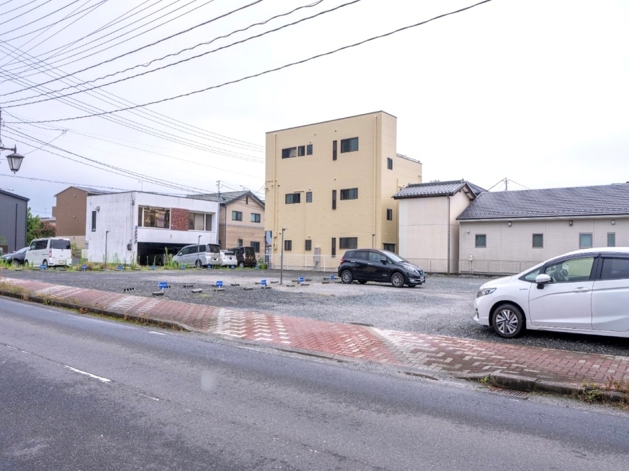 ①：鎌田交差点駐車場（全36台）
