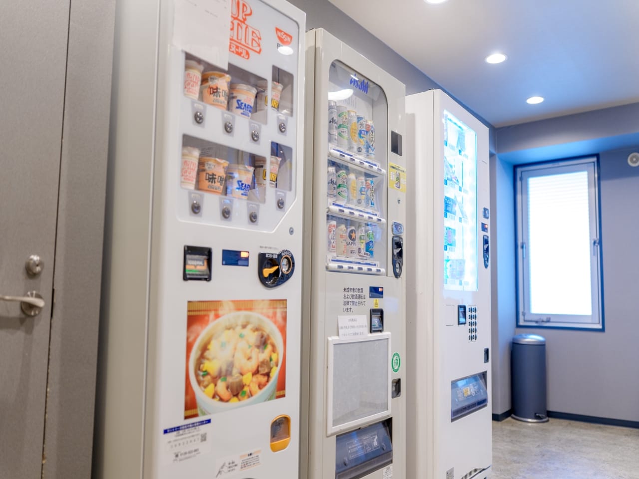 1F：自動販売機