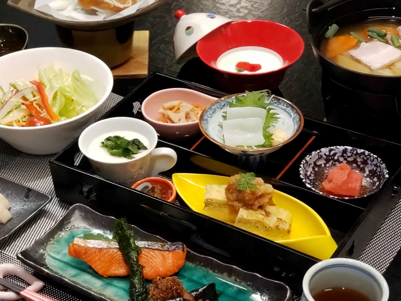品数豊富で朝から3杯ご飯をおかわりしたくなるご朝食