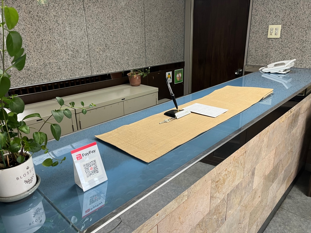 フロント　受付カウンター