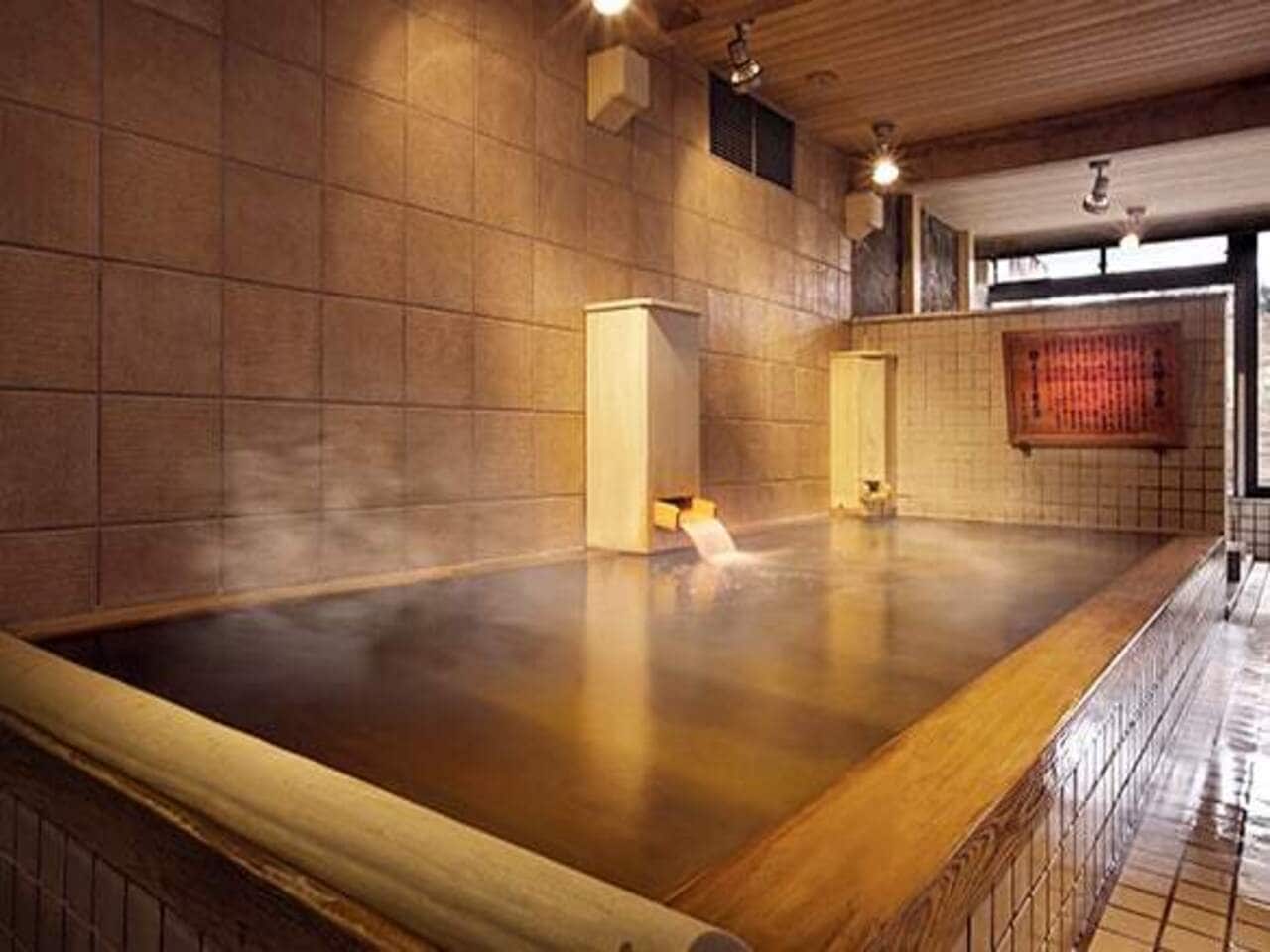 あいの湯 内風呂「檜風呂」