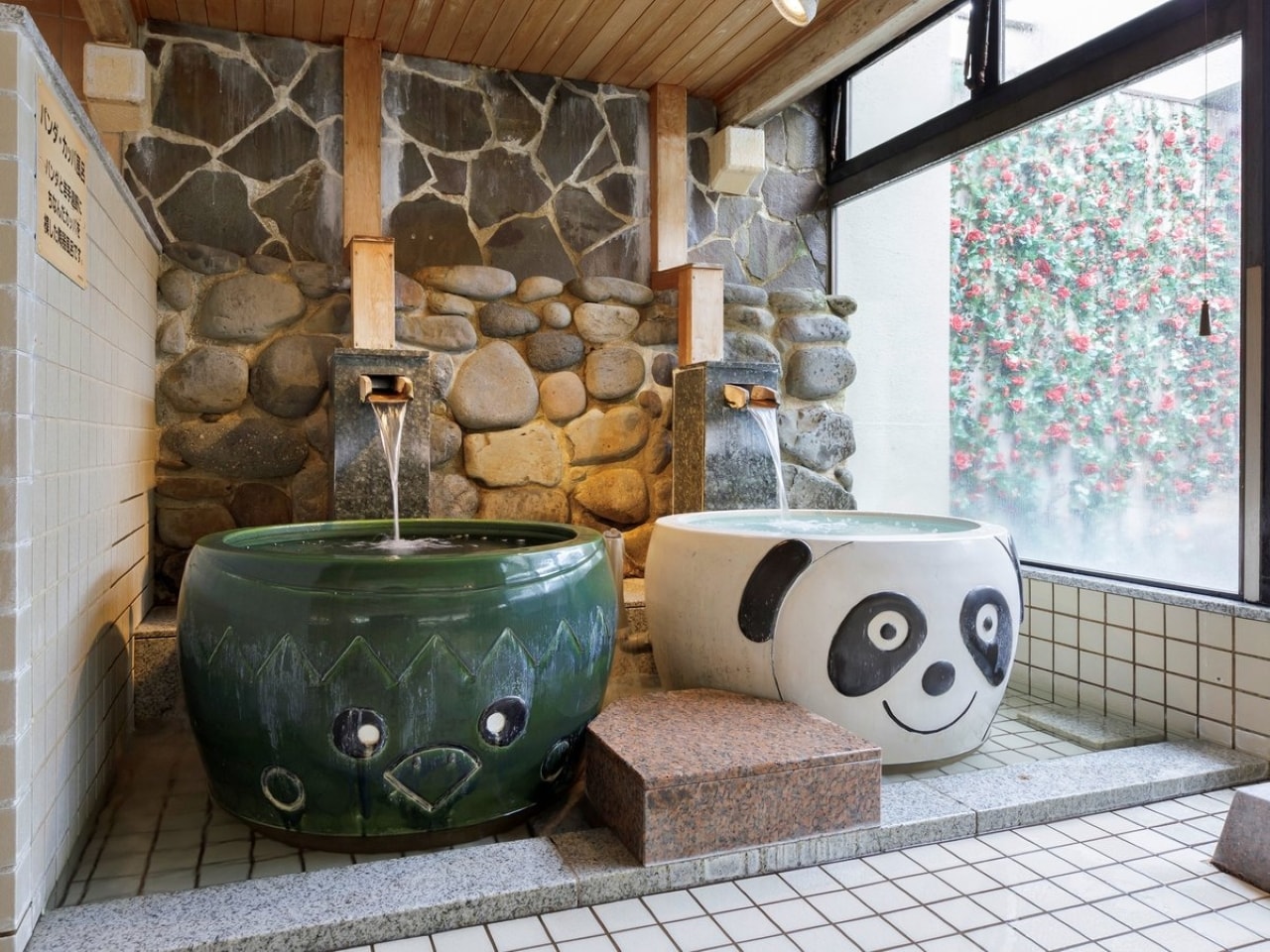 あいの湯 内風呂「パンダ・カッパ風呂」