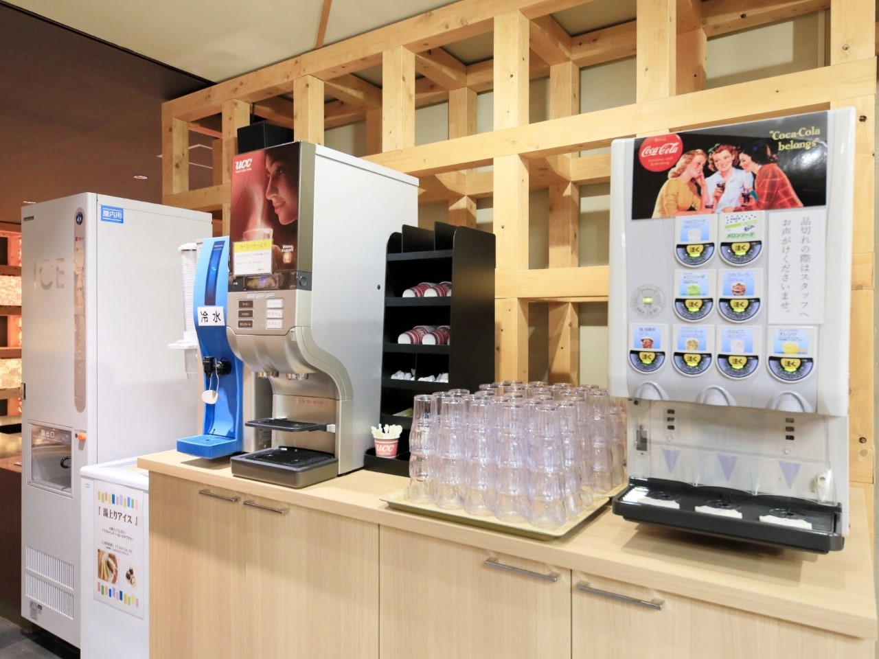 ロビー  ドリンクサーバー