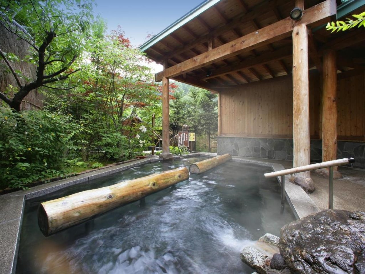 ぬりさわの湯 露天風呂「夢枕の湯」