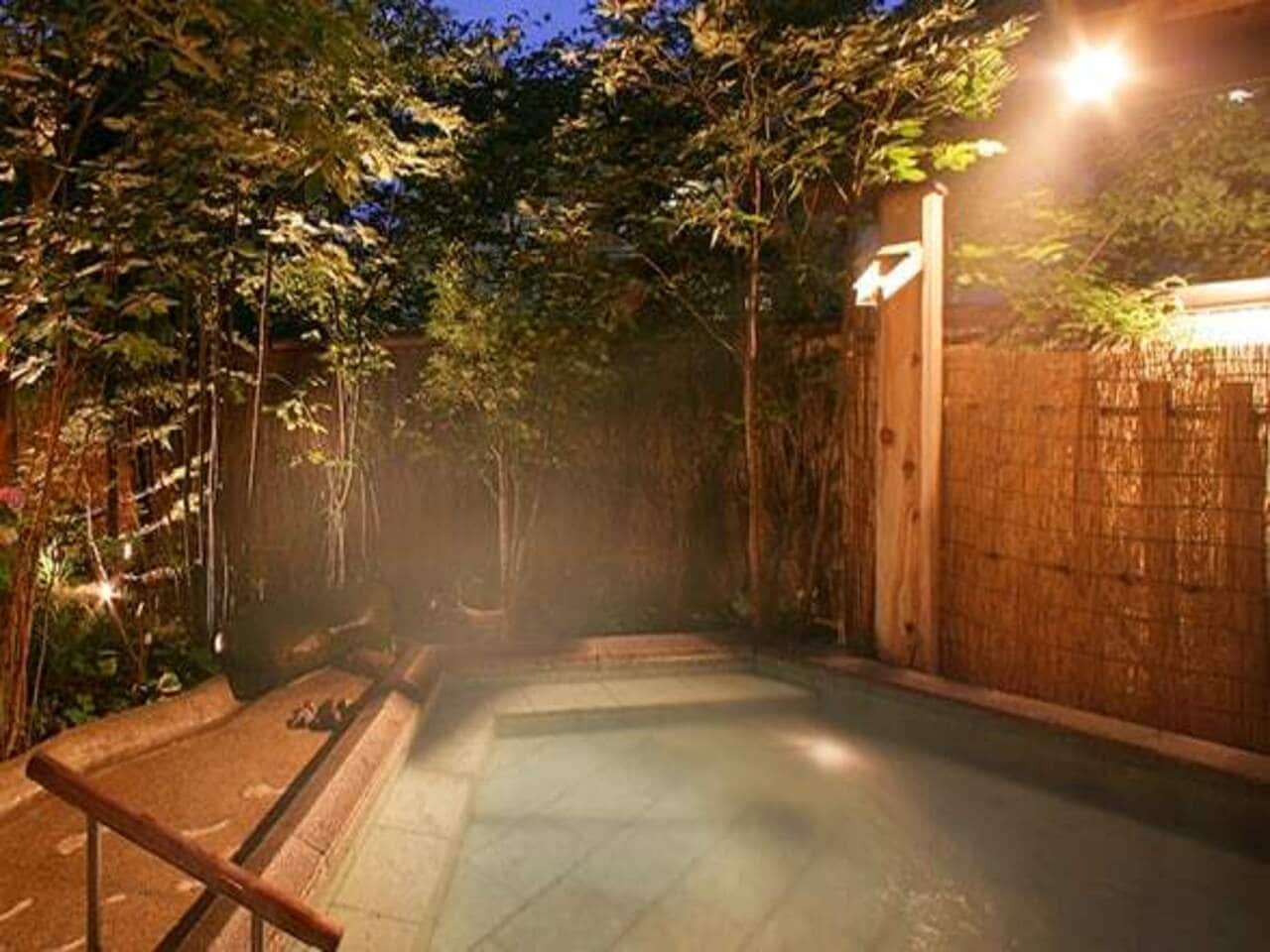しだないの湯 露天風呂「木漏れ日の湯」