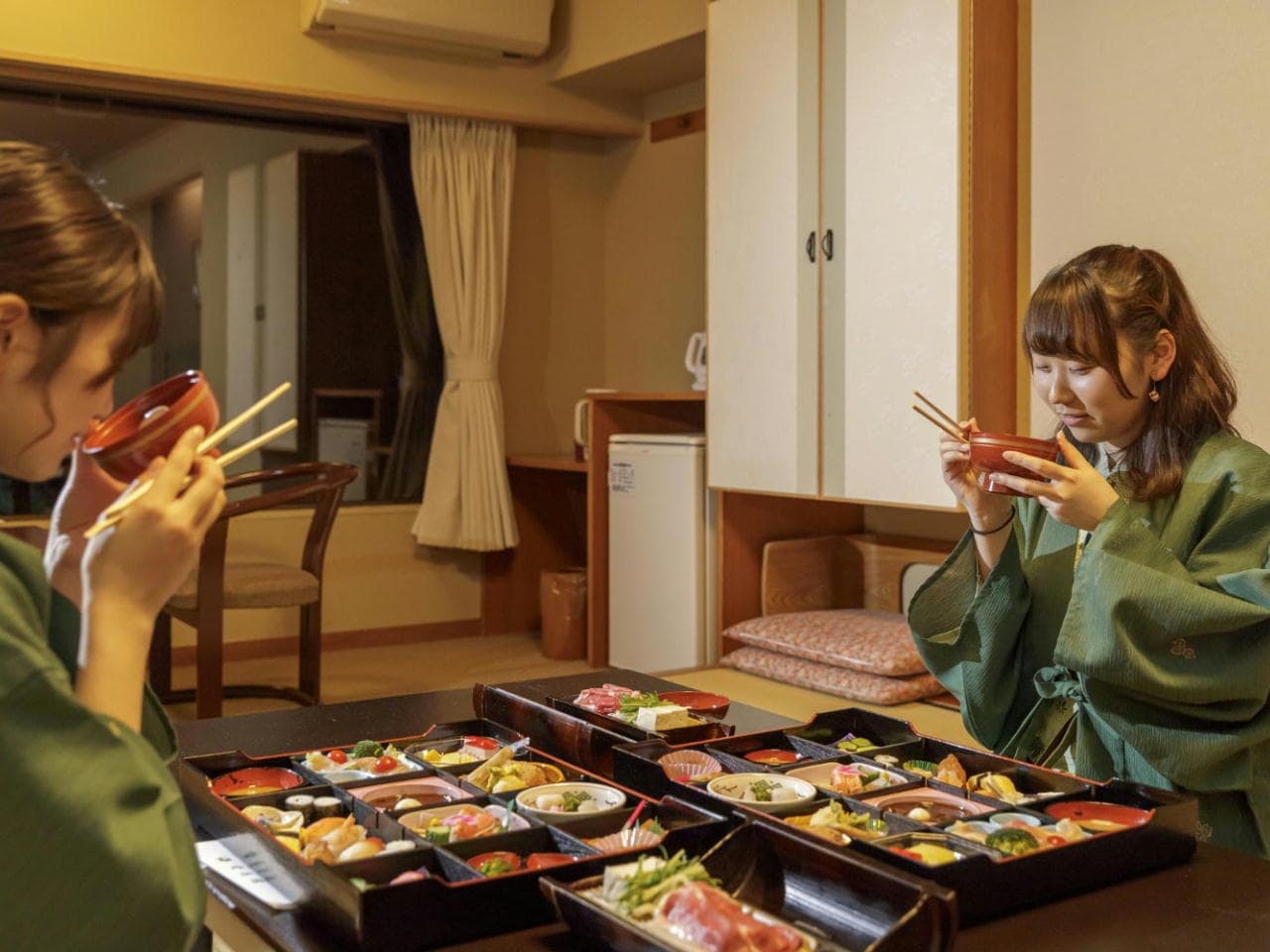 ルームサービスでお重スタイルのお部屋食