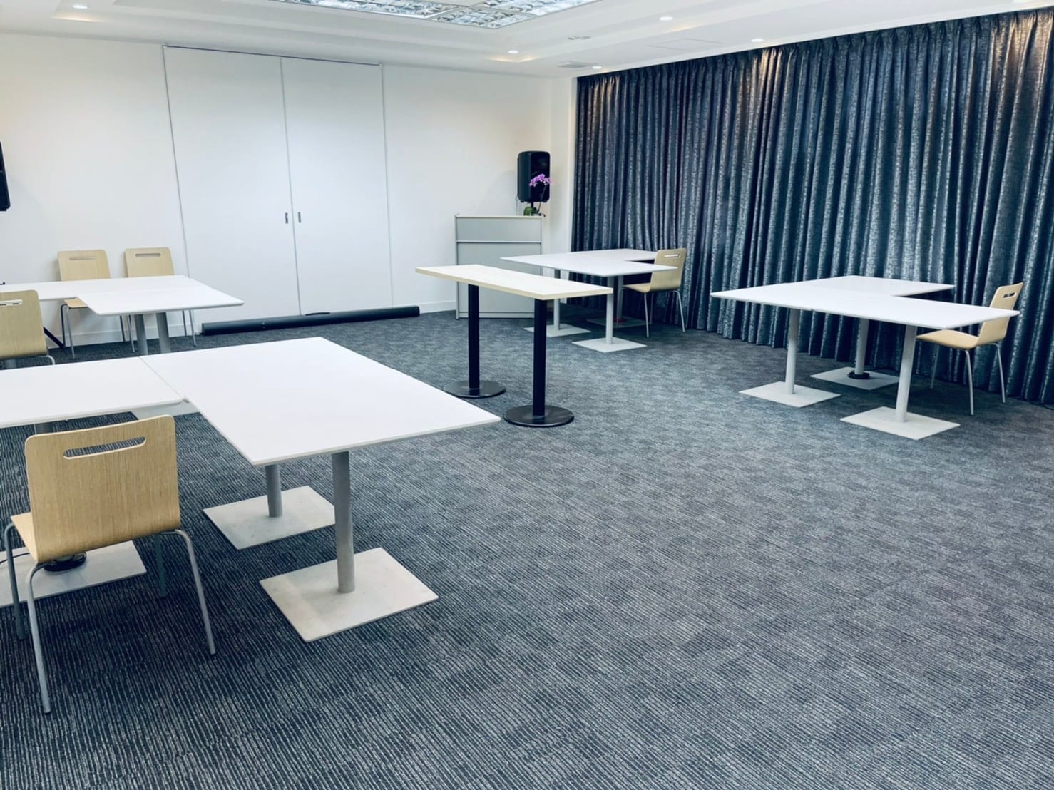電源コンセント、無料Wi-Fi完備