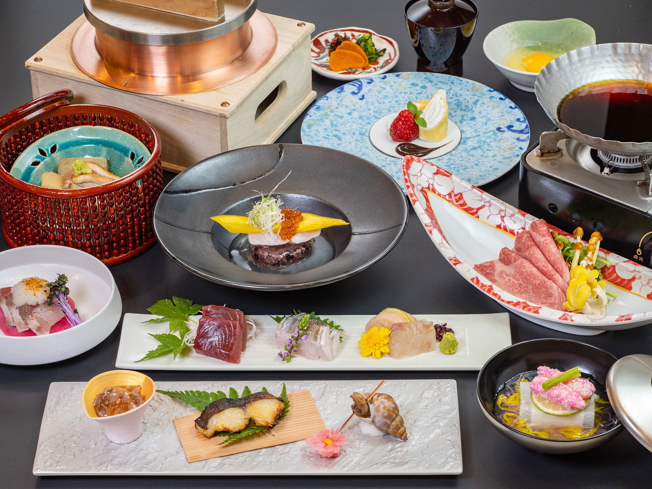 地元食材の持ち味を存分に引き出す、調理長自慢の創作料理。