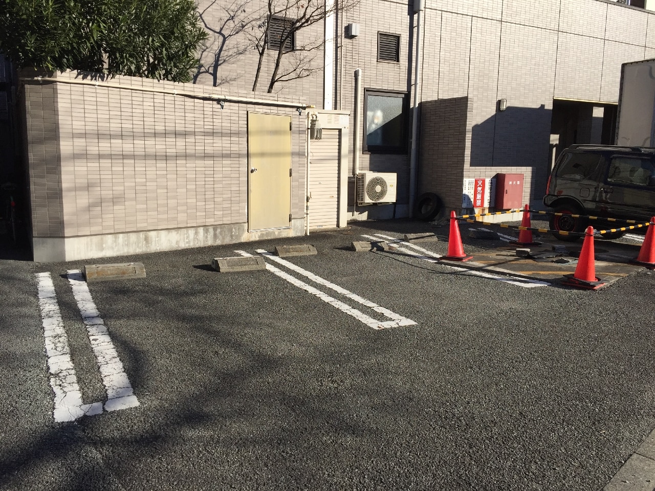 ホテル併設平面駐車場