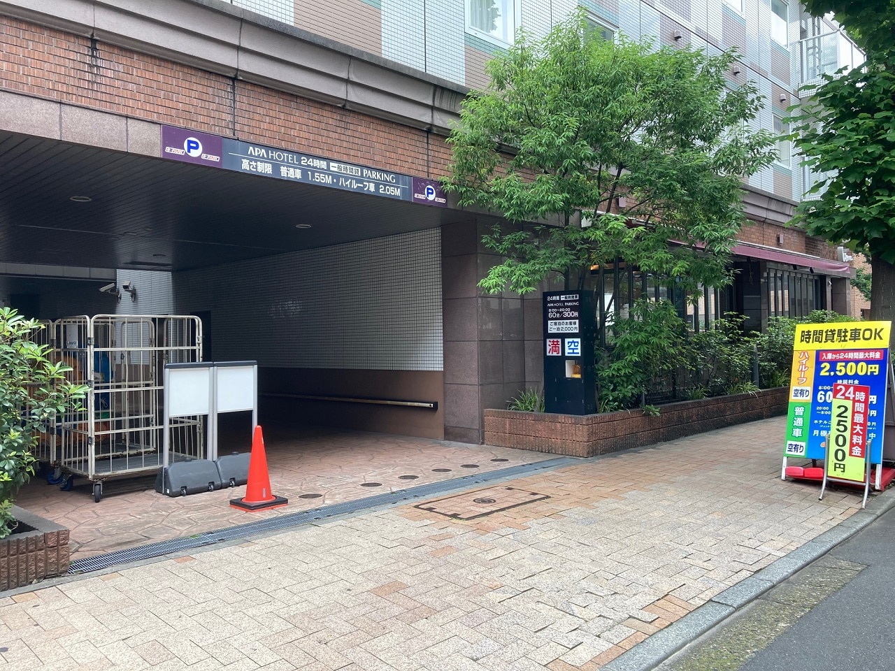 ホテル駐車場入口