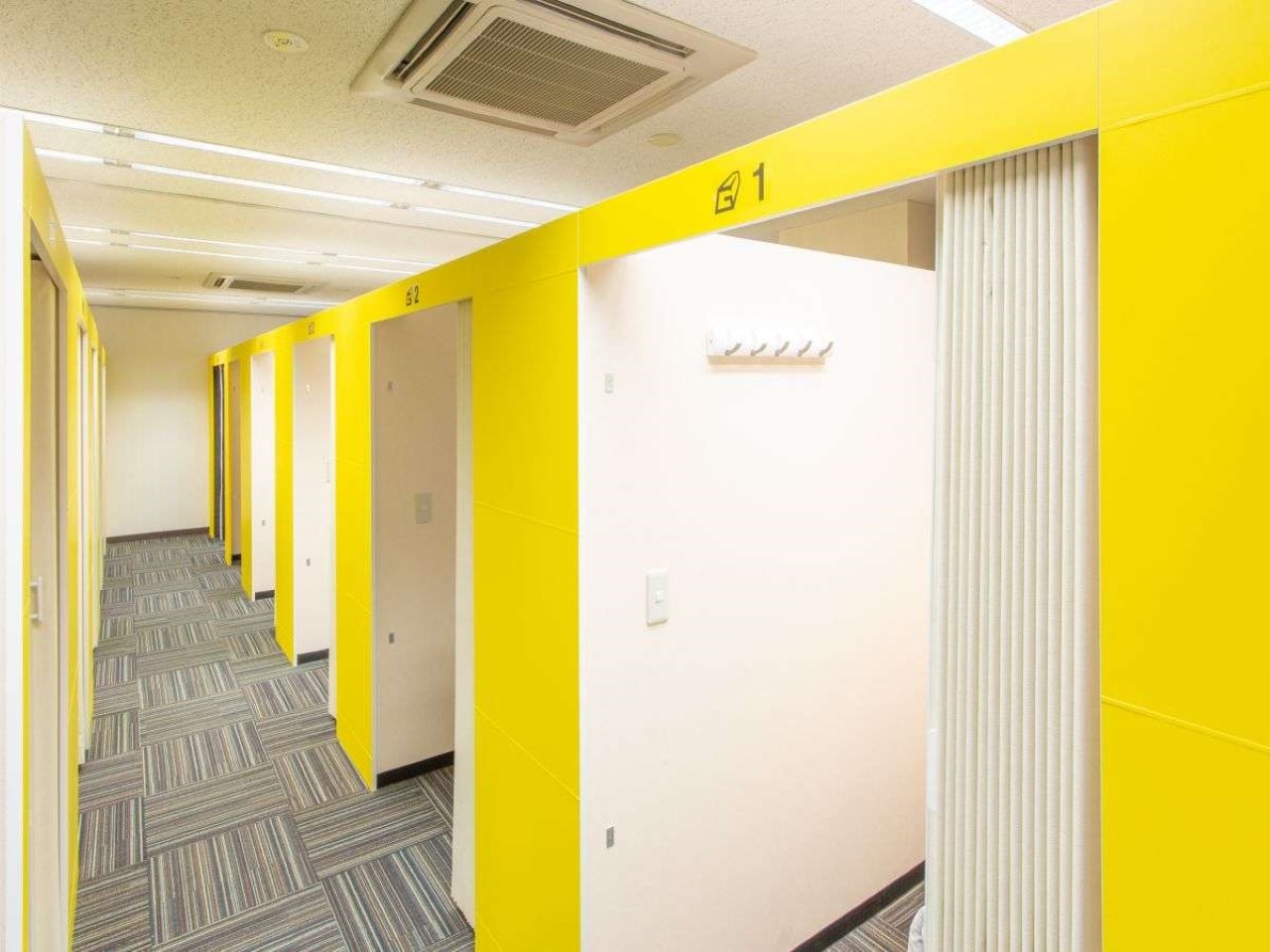 カプセルルーム「GOLD CABIN」