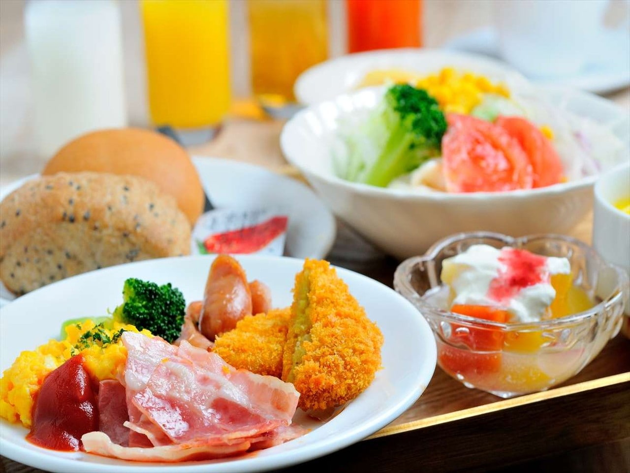お子様もご満足頂ける人気のメニューや、しっかり食べたいときのメニュー等、1日では選びきれない程豊富に取りそろえております。