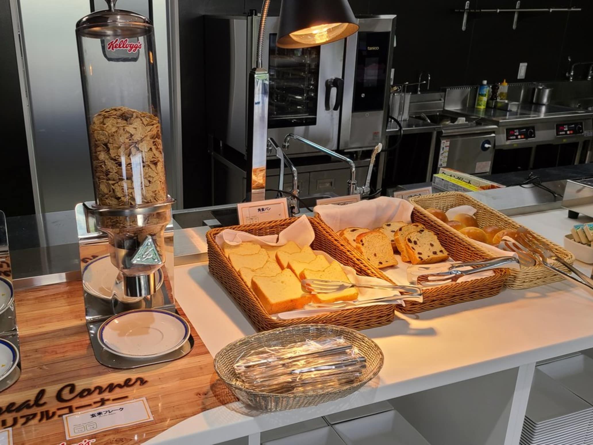 焼き立てブレッド