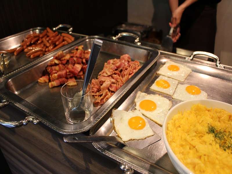 実演コーナーの目玉焼き・ベーコン・ステーキ