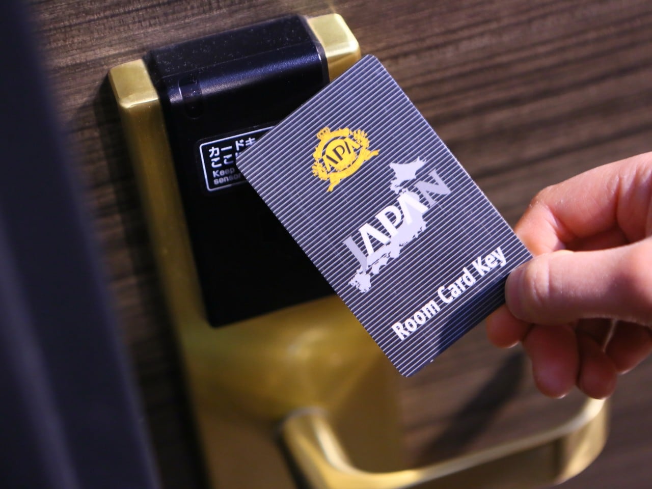 【客室オートロック】客室はオートロックですので、外出の際は鍵をお忘れないようご注意ください。