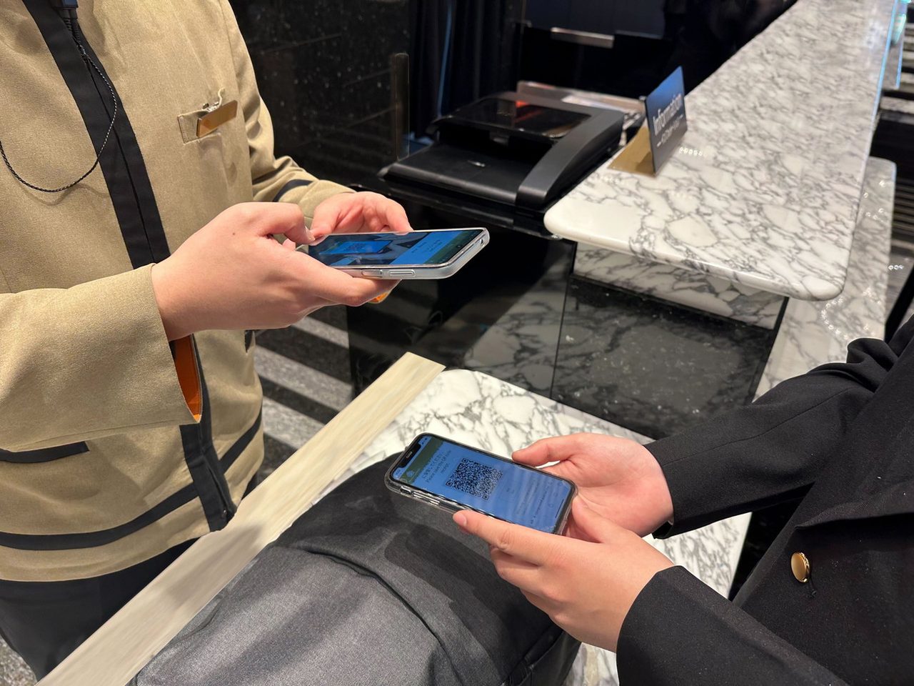 【荷物預かりシステム「Easy Keeper」】スマートかつスムーズな預かり荷物のフロント受け渡しを実現しました。