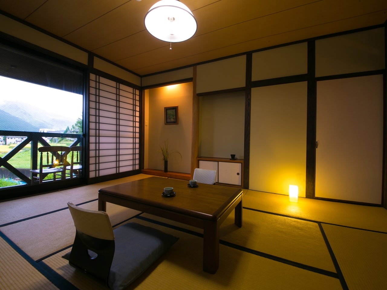 和室10畳洋室8畳 ツイン2階（定員：2～4名）