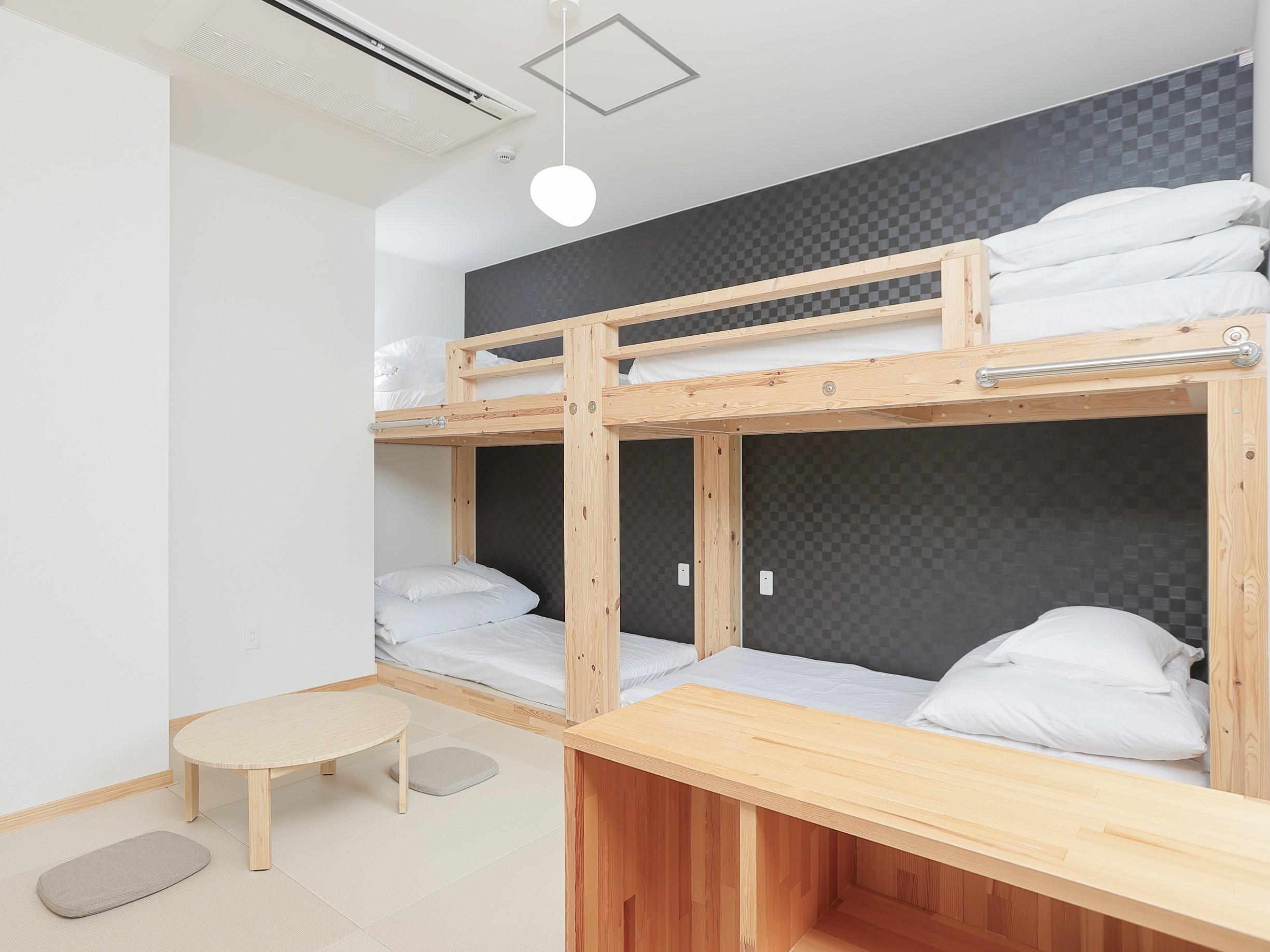 ファミリールーム　共用バスルーム