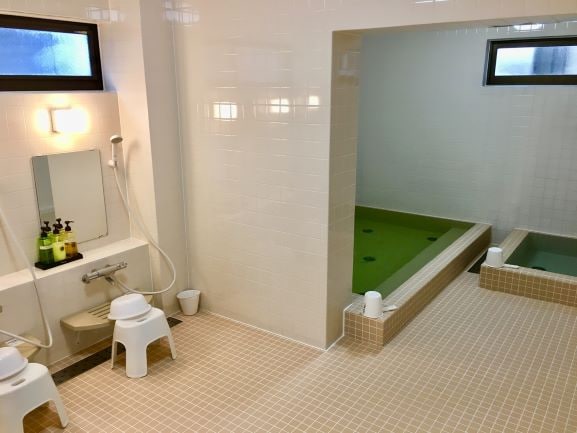 男性用はサウナと水風呂完備。女性用はご予約制。