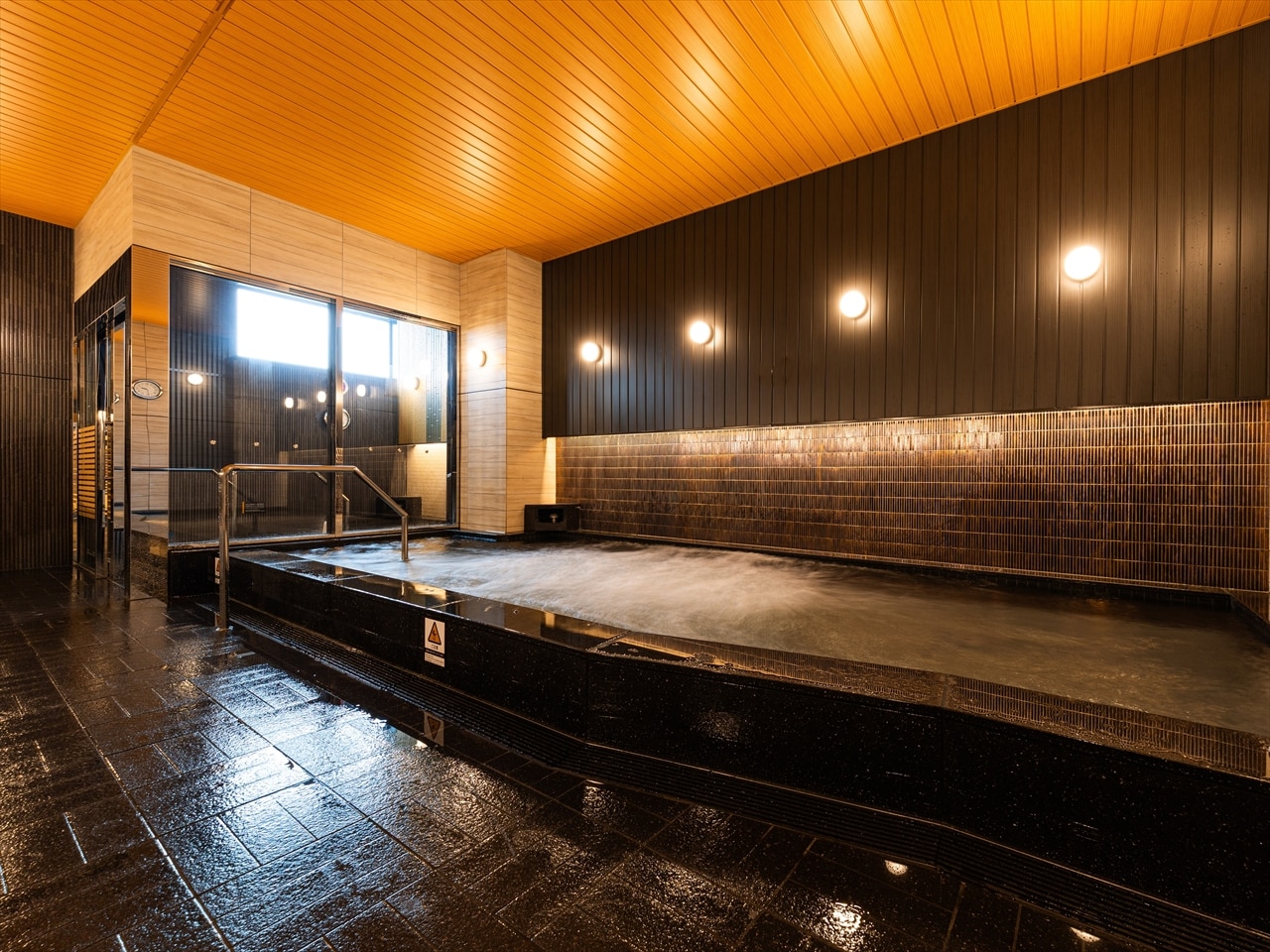 男性大浴殿内湯