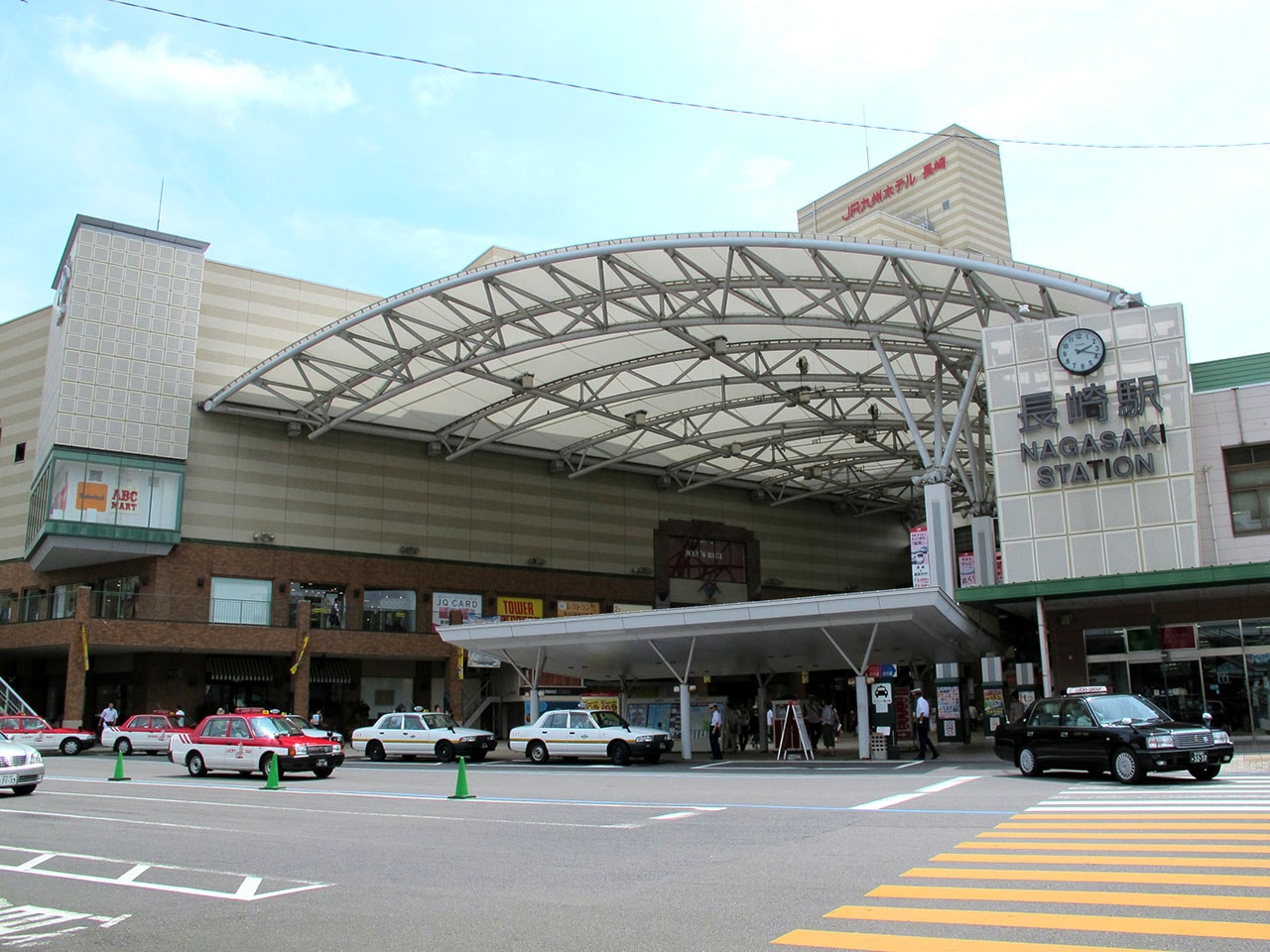 長崎Ｉ・Ｋホテルは、長崎駅から徒歩10分、路面電車「長崎駅前電停」から徒歩5分！
