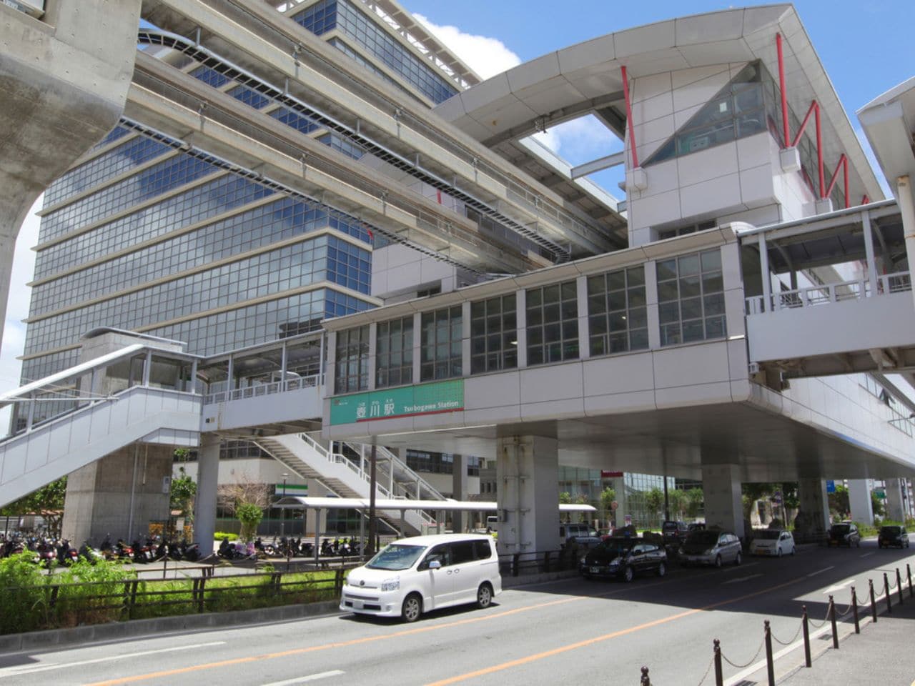 ゆいレール壺川駅