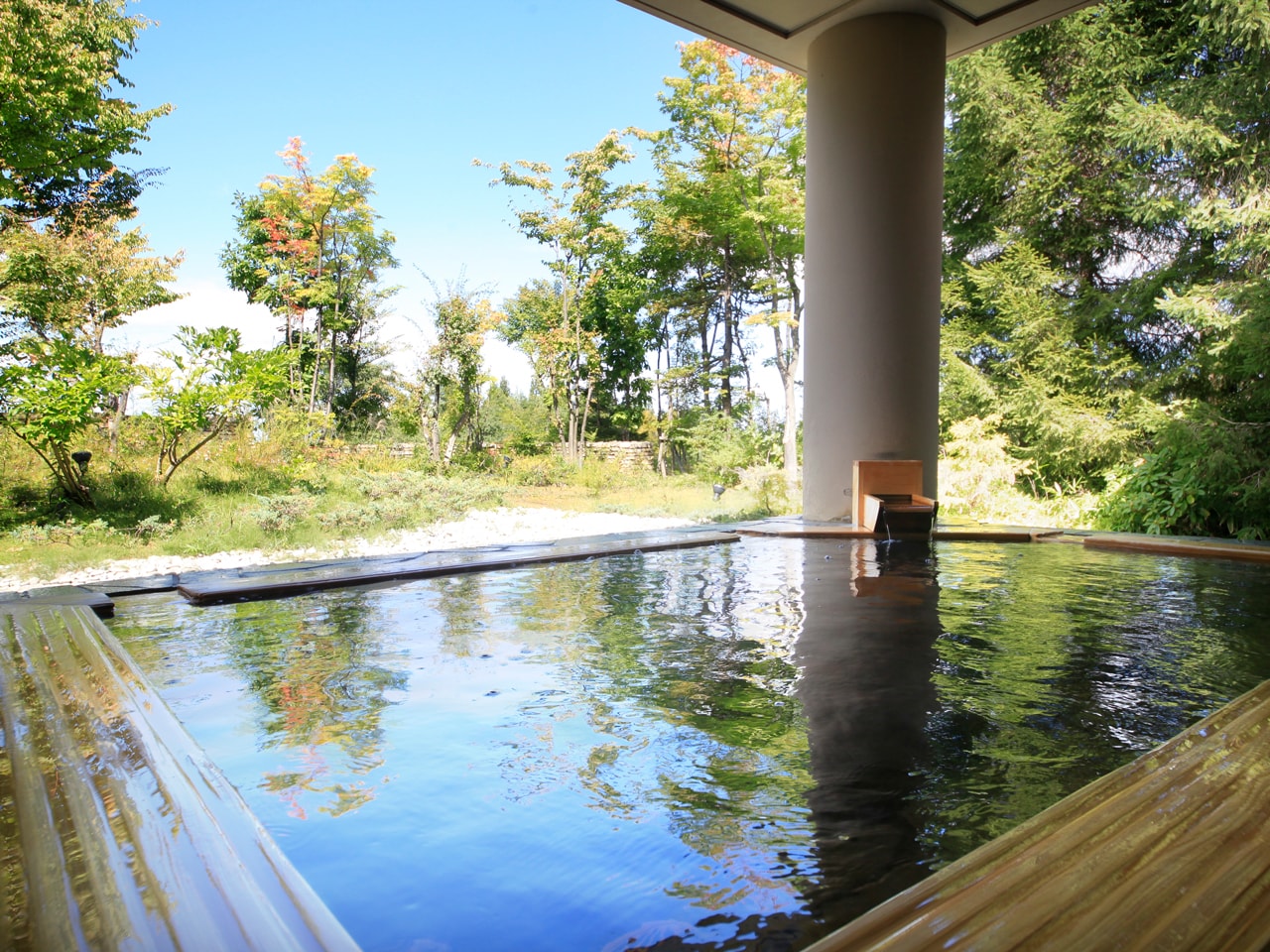 本館2F：大浴場「ふるさとの湯」