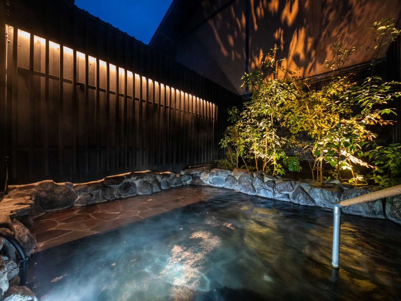 全室露天内湯付き離れ