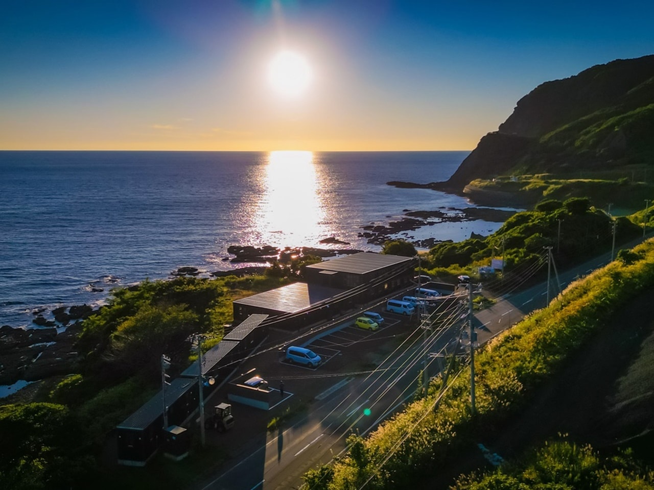 日本海を間近に感じる贅沢なロケーション