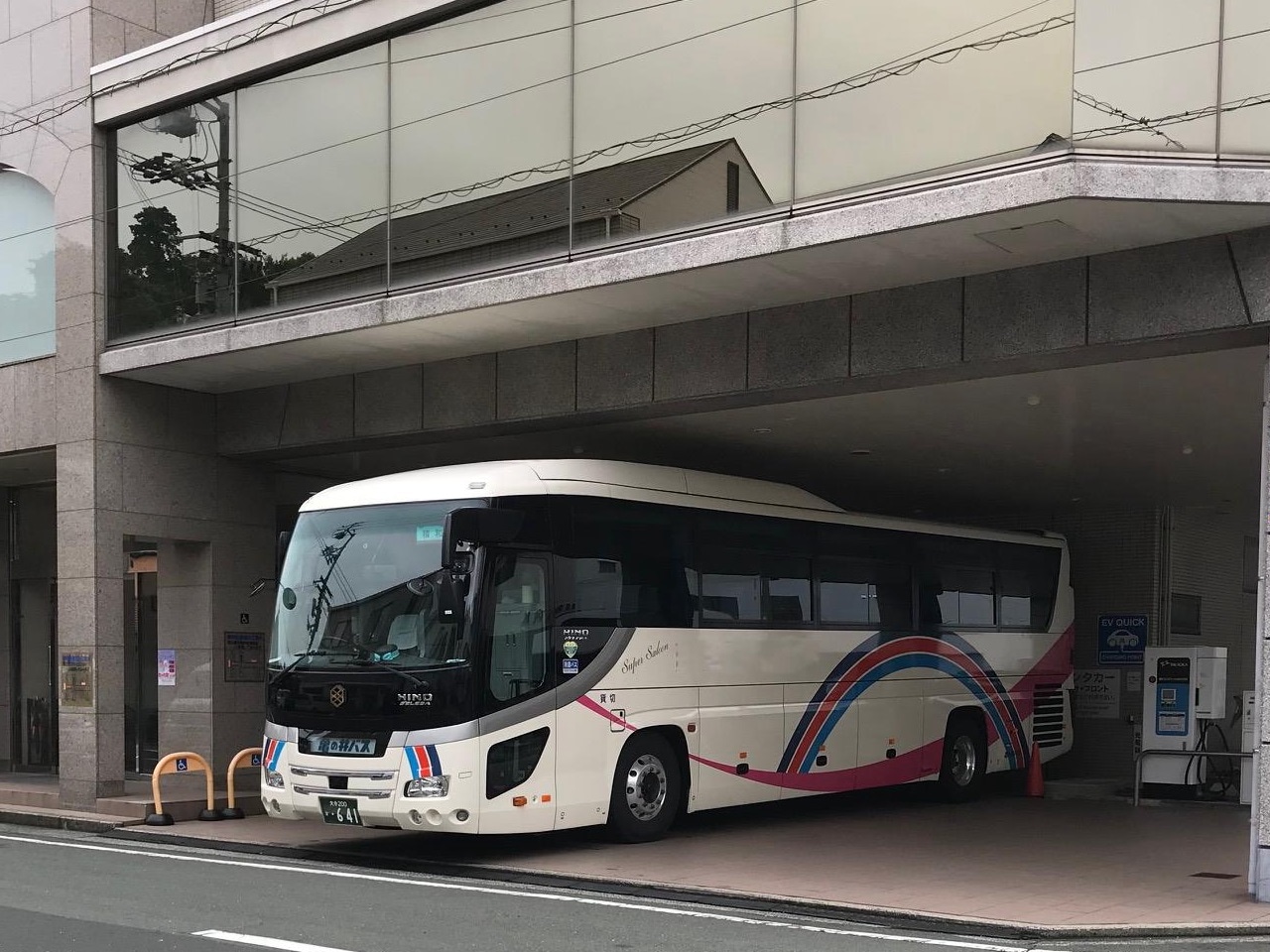 屋内駐車場外観