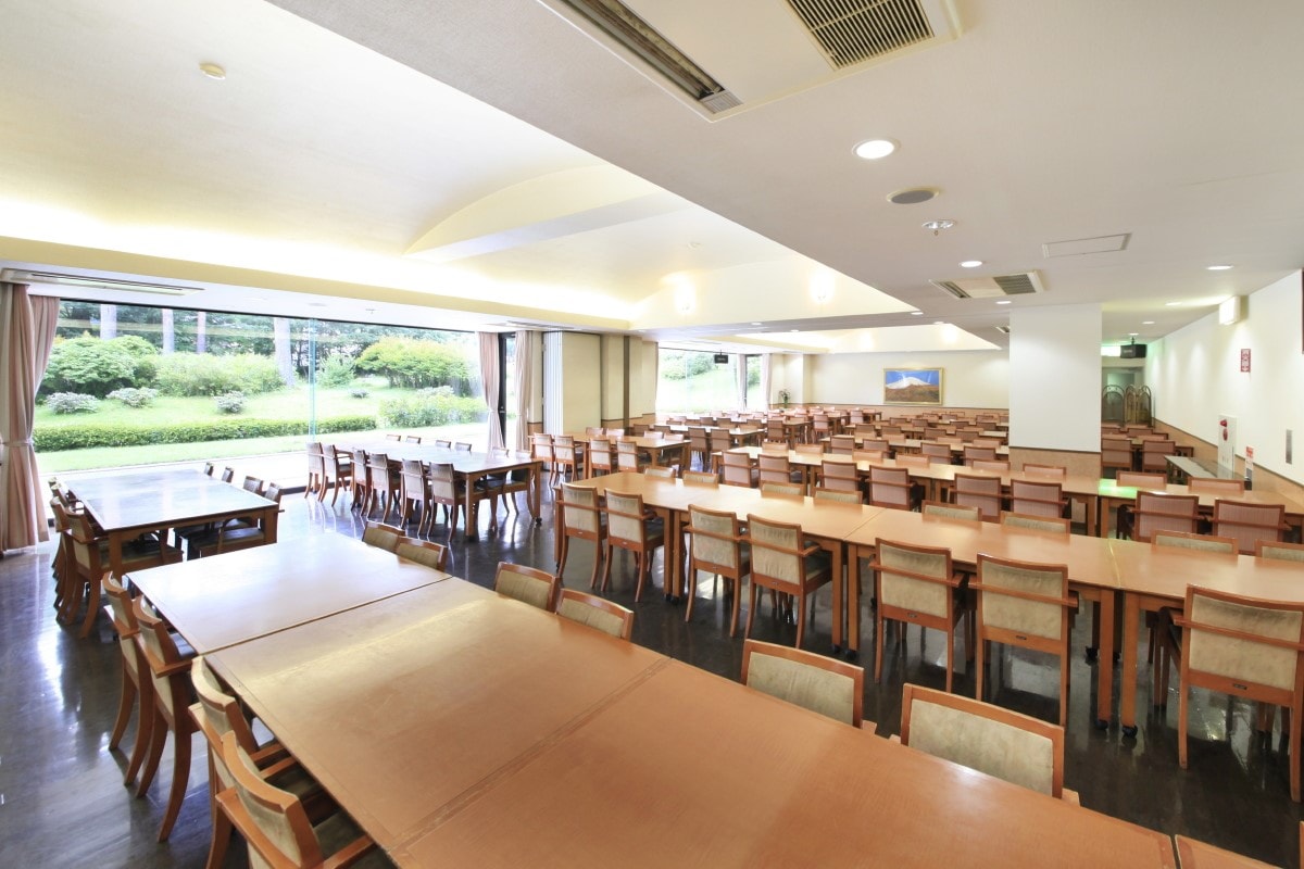 レストラン「赤松」店内