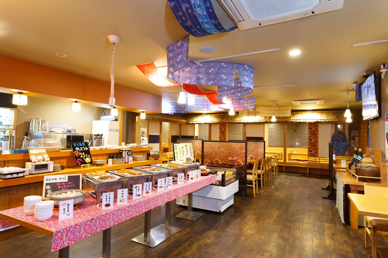 朝食バイキング店内
