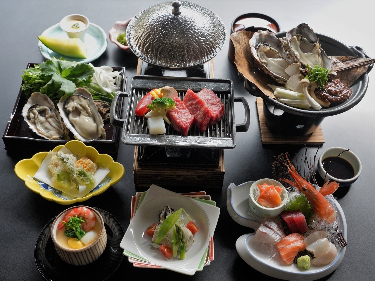 宮崎牛ステーキと赤穂の牡蠣、旬の海鮮が楽しめる 『牡蠣料理いり特選会席せとうち』の一例。