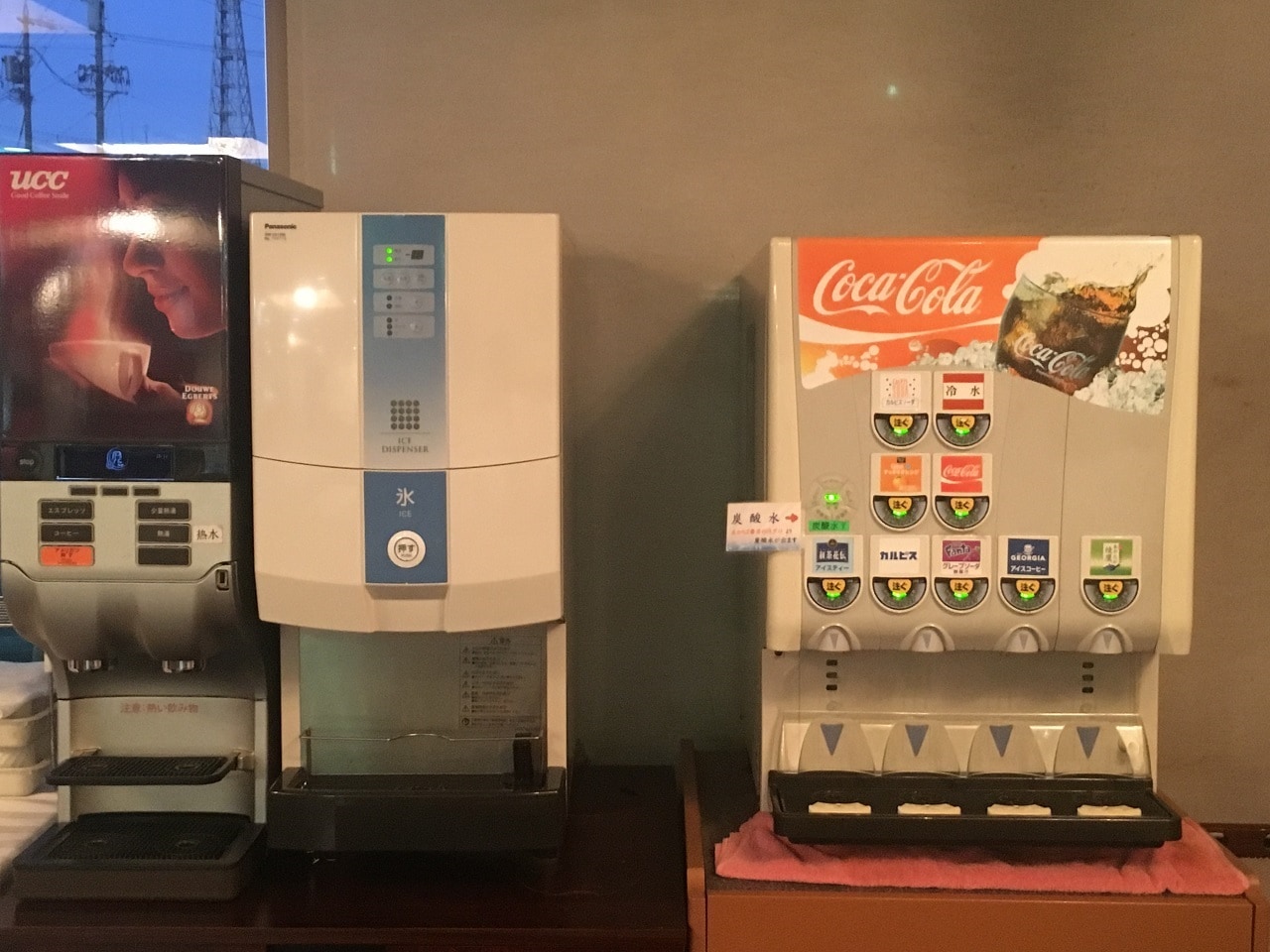 コーヒーにジュースサーバーも有り