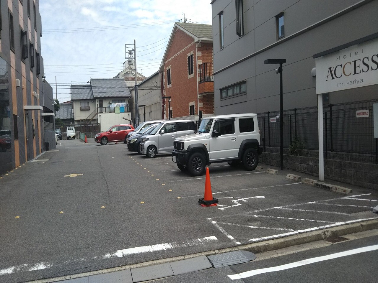 平面駐車場(敷地内のみ）