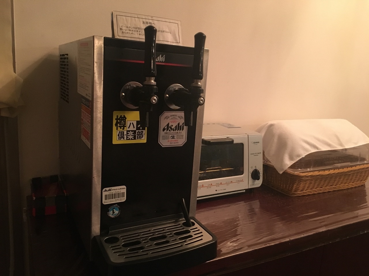 ビールサーバーからご自身で注げます（酎ハイも有ります）