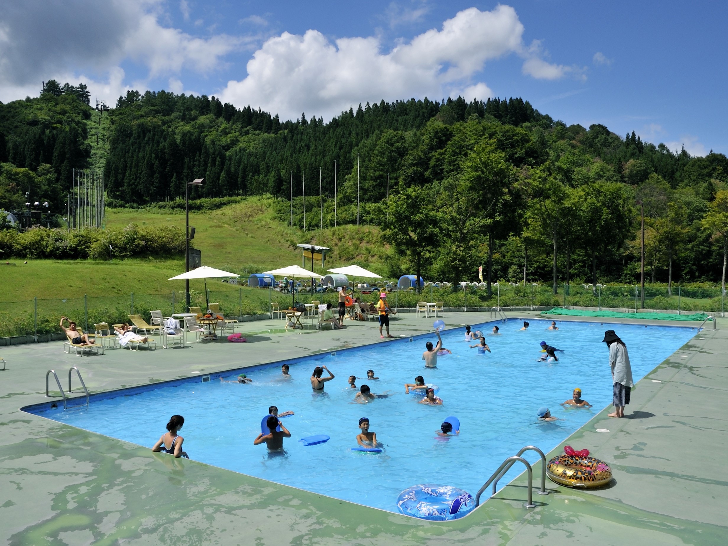 屋外プール(夏期のみ)(有料)