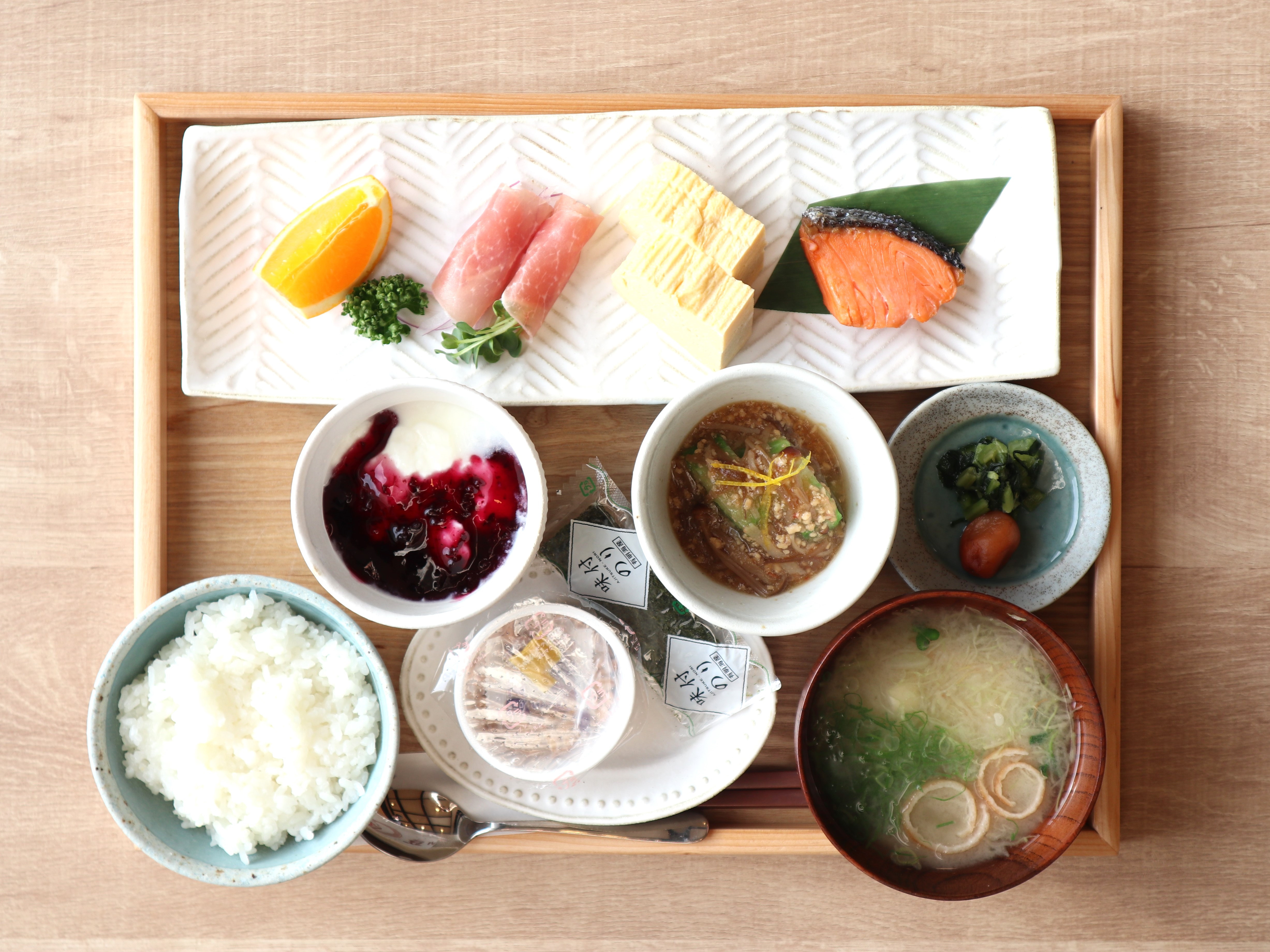 ホテル自慢の健康朝食＆夕食