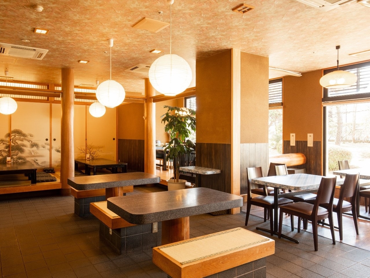 1F レストランホール ※漣(さざなみ)が朝食会場となります。