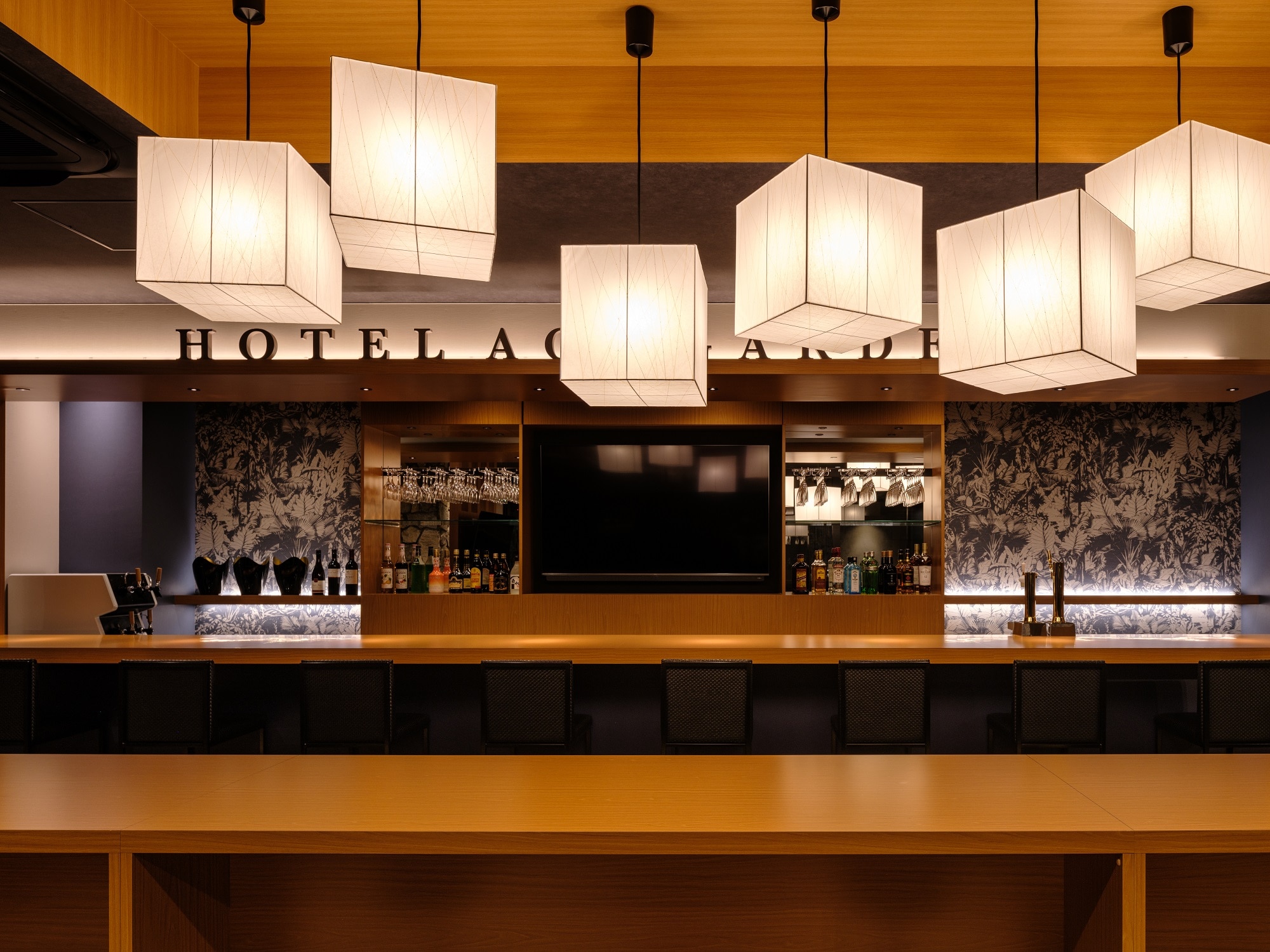 Bar①
