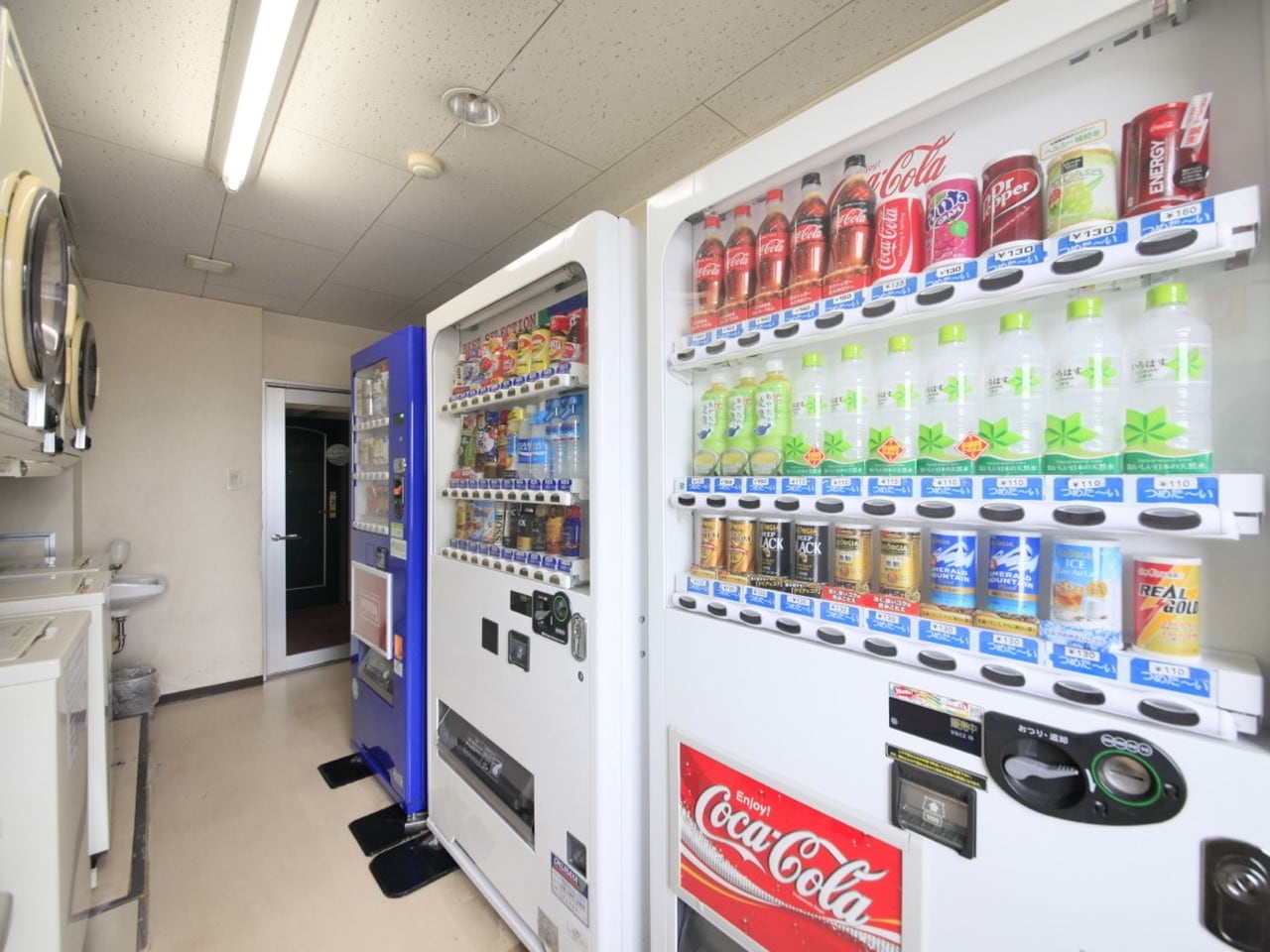 4階：【自動販売機】（お酒、おつまみ、軽食等もございます）