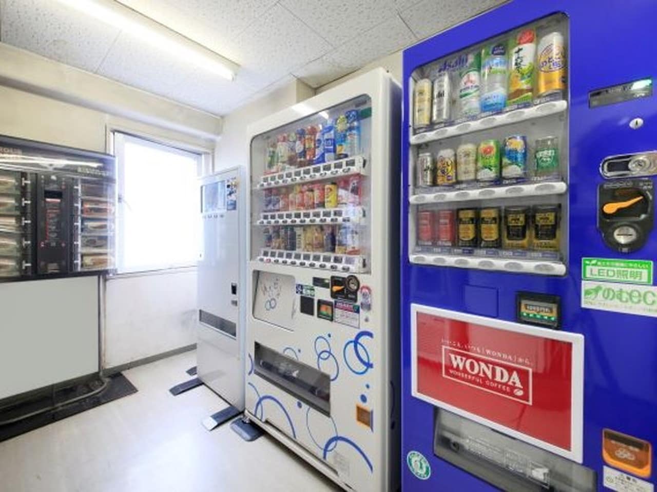 4階：【自動販売機】（お酒、おつまみ、軽食等もございます）