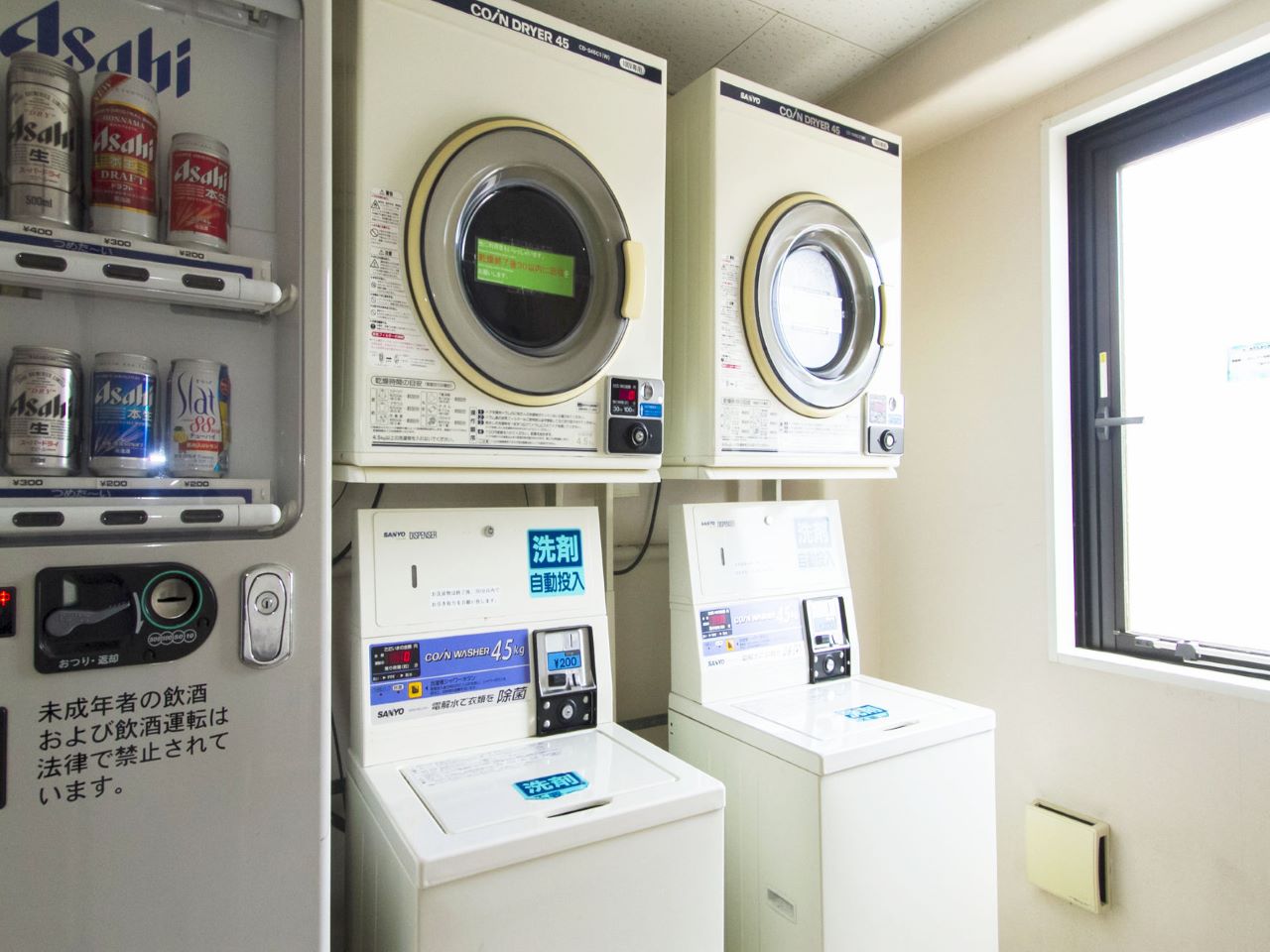 コインランドリー　自動販売機コーナー