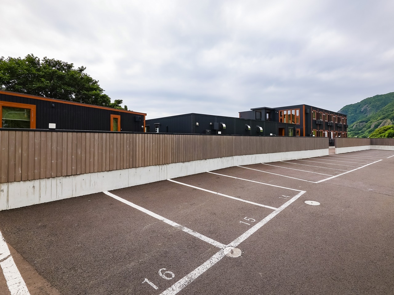 駐車場20台（無料/先着順）